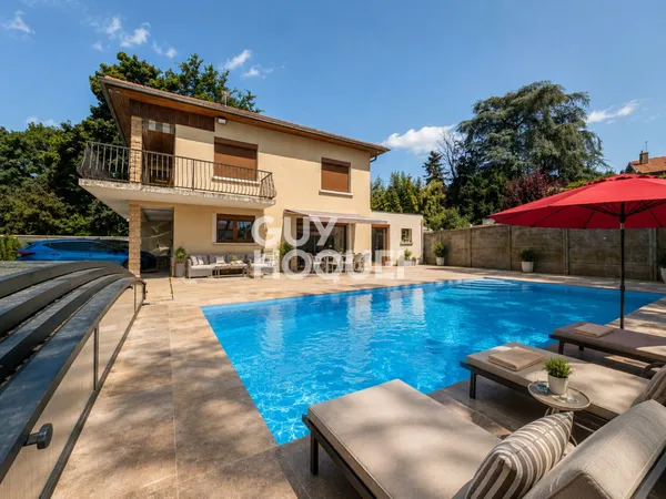 MAISON À VENDRE DE 8 PIÈCES DE 194,00 M²