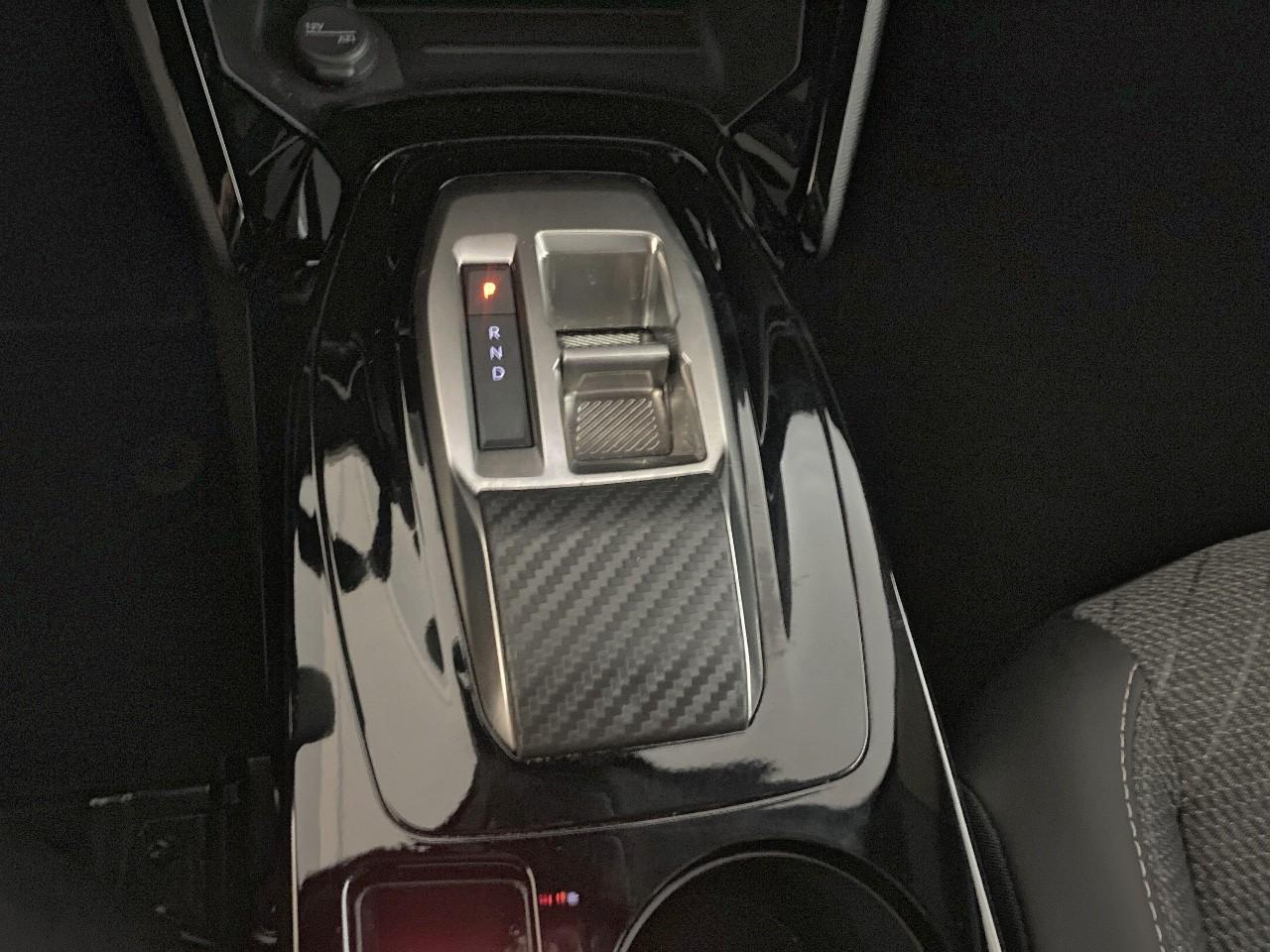 Peugeot 2008 hybrid 145 ch e-dcs6 allure — photo 17