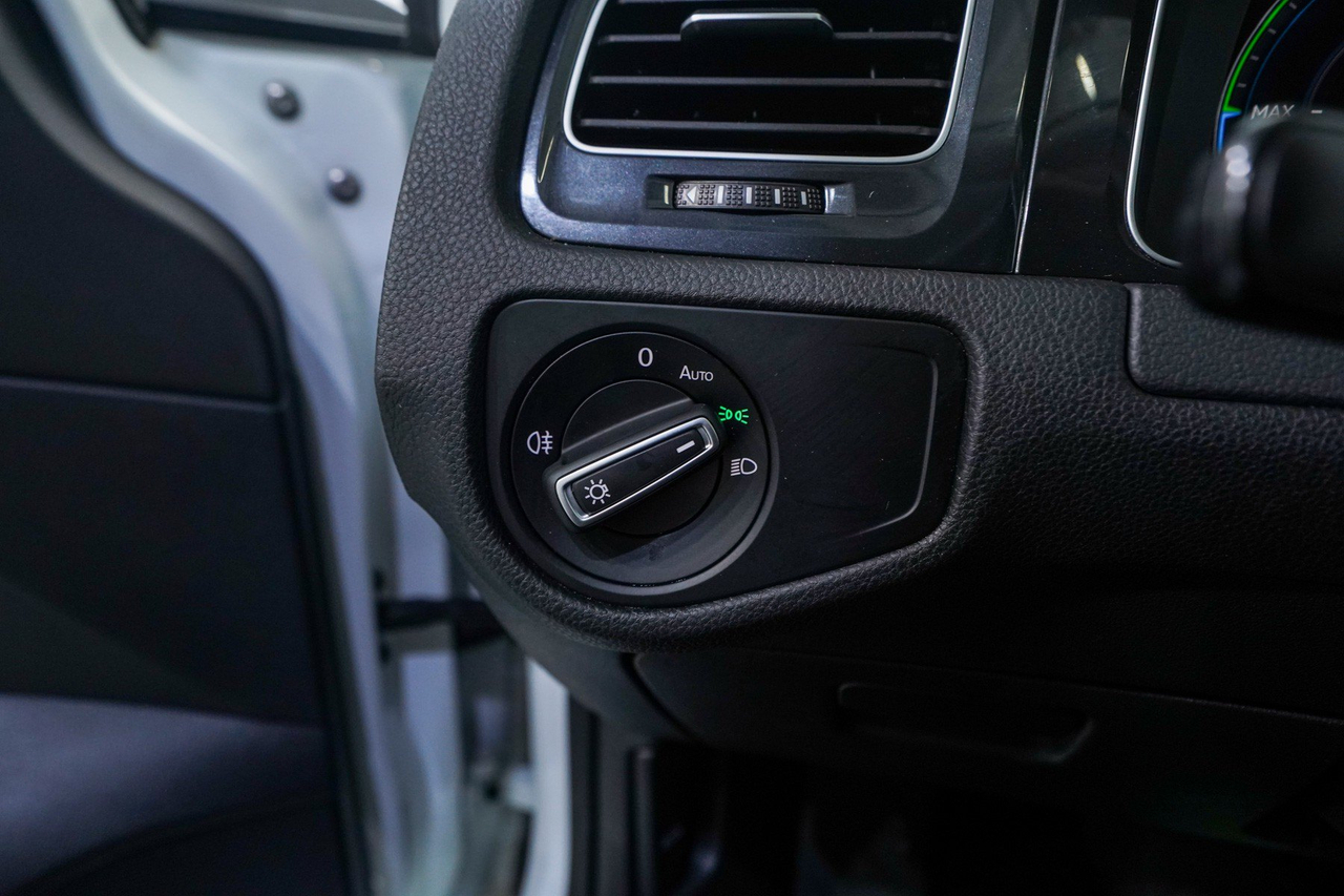 Volkswagen Golf 7 — photo 23