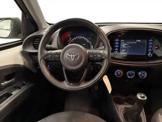 Toyota Aygo X 1.0 vvt-i 72ch dynamic my24 — photo 11