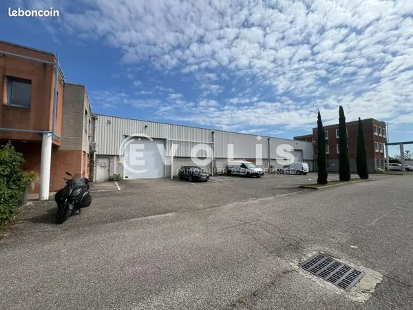 Local d'activité 1 603 m²
