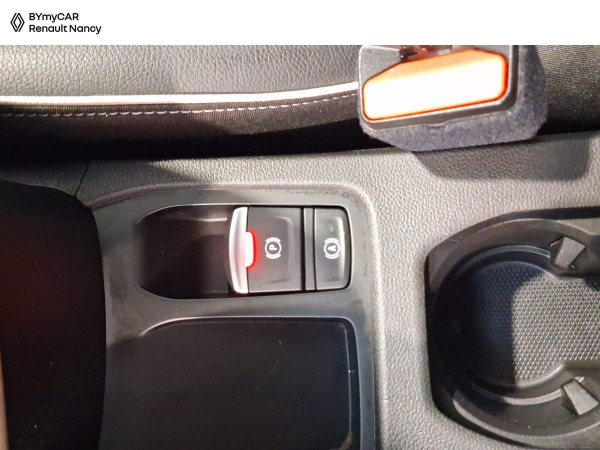 Renault Clio TCe 90 — photo 20