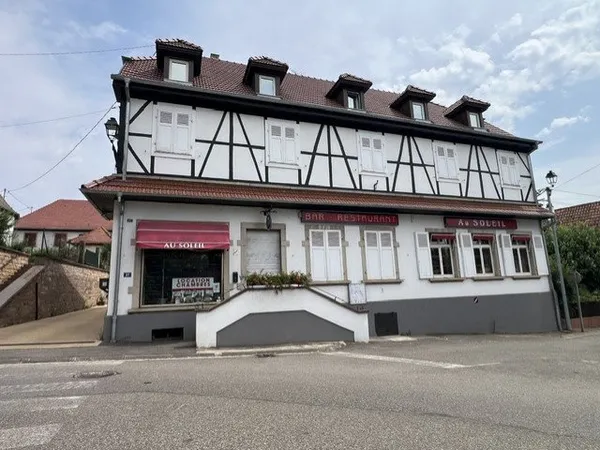 Immeuble avec restaurant, logements et chambres d'hôtes
