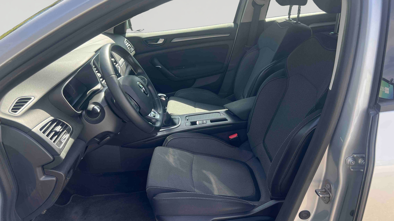 Renault Megane IV Berline TCe 140 — photo 11