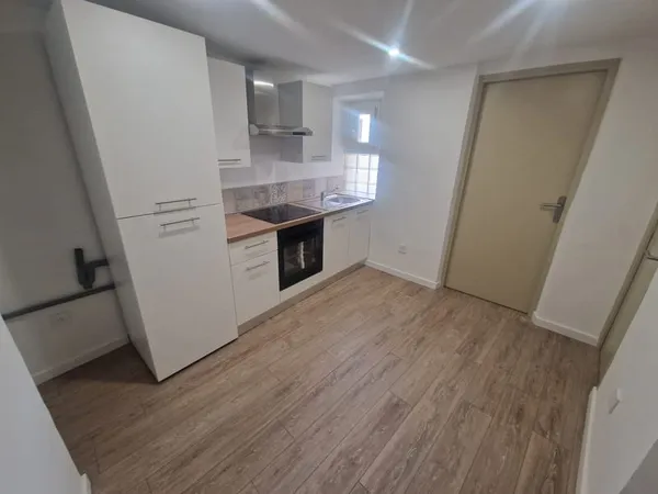 QUARTIER MOURILLON - APPARTEMENT TYPE 1 ENTIEREMENT RENOVE -