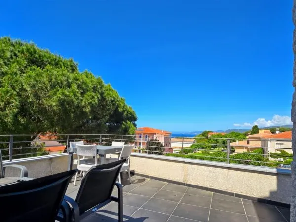 PROPRIANO, appartement de standing de type 4 de 112 m2 terrasse vue mer 2 places de parking