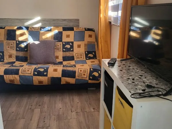 Studio meublé ensoleillé avec place paking
