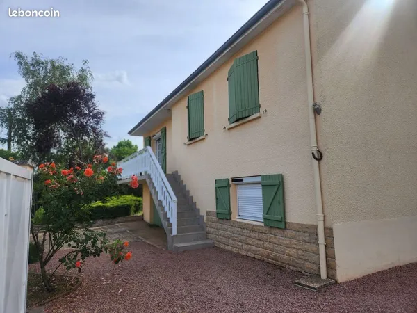 Maison familiale à la campagne, entretenue avec soin et beaucoup de charme