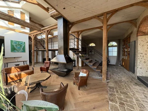 Maison 7 pièces 375 m²