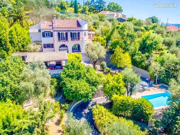 Maison de caractère avec piscine et parc paysagé sans vis à vis à GRASSE Saint-François