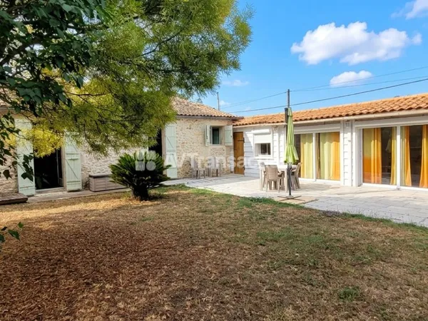 33180 ST SEURIN DE CADOURNE - MAISON EN PIERRES 243M2 6 CHAMBRES