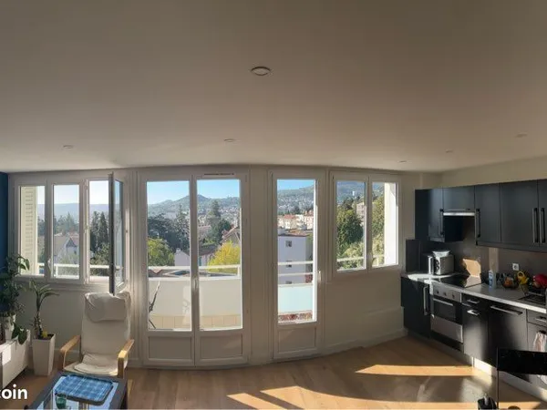 Rare: appartement climatisé dernier étage sans vis à vis