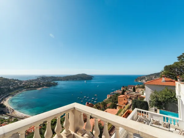 Exclusivité - Villa Clarté : propriété de prestige, vue mer avec