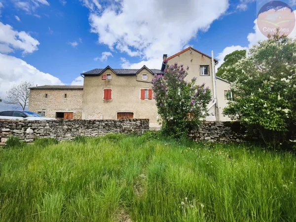 Ensemble immobilier 10 pièces 153 m²