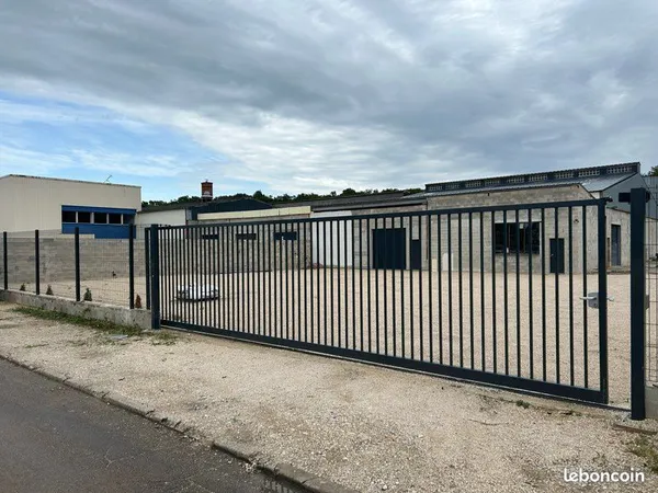 Local d'activité 105,8m2