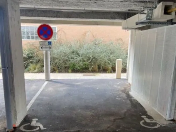 PARKING COUVERT DANS RÉSIDENCE SÉCURISÉE