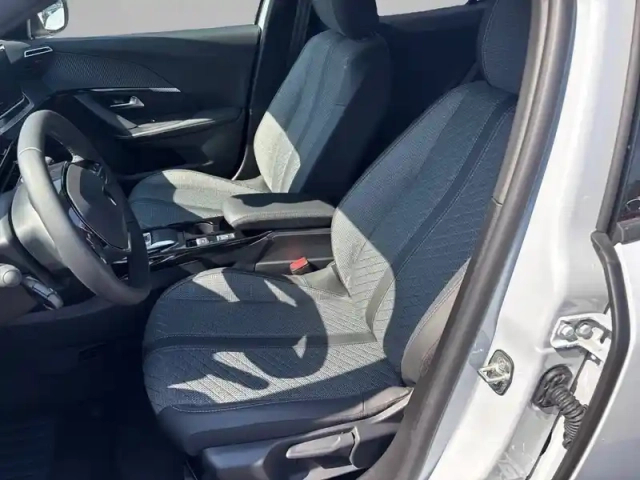 Peugeot 2008 hybrid 145 e-dcs6 — photo 47