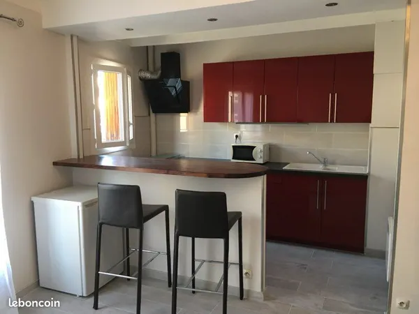 Loue grand studio rénové 34 m2