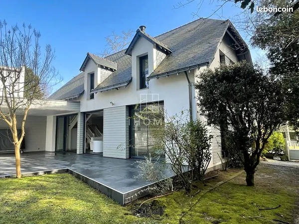 Villa 13 pièces 270 m²