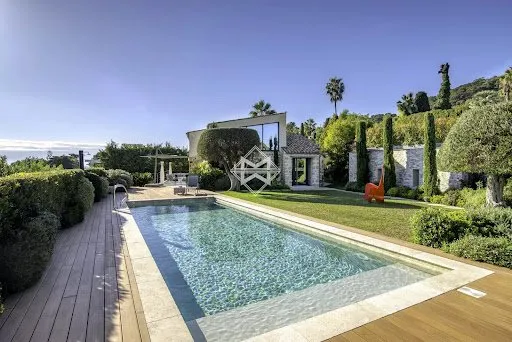 Maison 8 pièces 280 m²