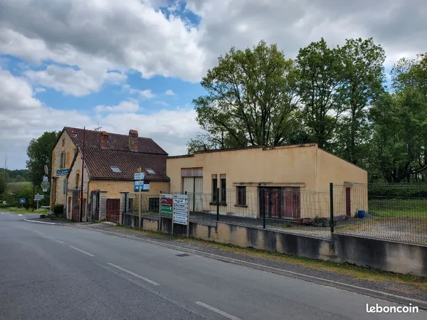 Maison et grange en pierre, + ateliers, gros potentiel pour artisan, artiste, commerce, ...