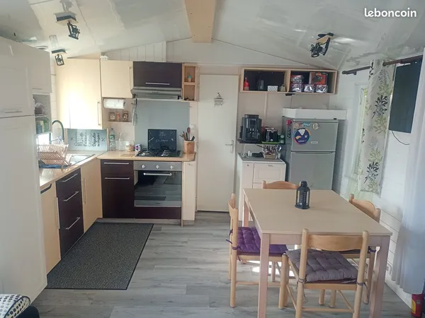 Mobil-home 6 couchages (2 douches, 2 wc)