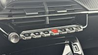 Peugeot 2008 1.5 BlueHDi 130ch S&S Allure Pack EAT8 125g — photo 15