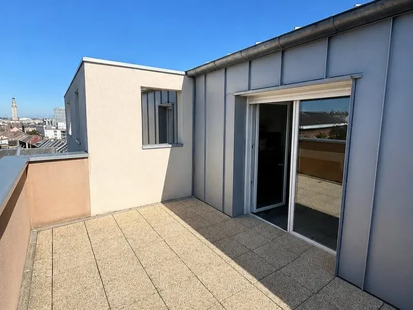 APPARTEMENT T2 AVEC TERRASSE AU DERNIER ETAGE AVEC ASCENSEUR