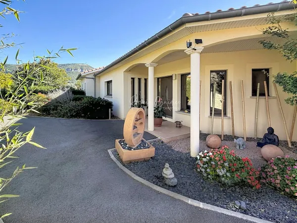 Villa Contemporaine D'Exception 201 m2 Garage De 200 m2 Terrain Paysagé De 1 936 m2