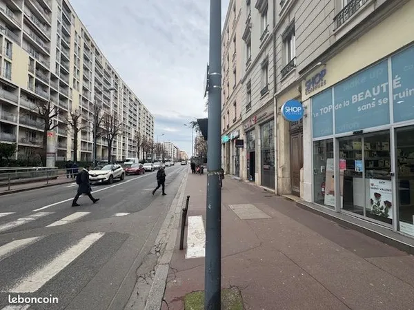 Commerce divers 60 m²