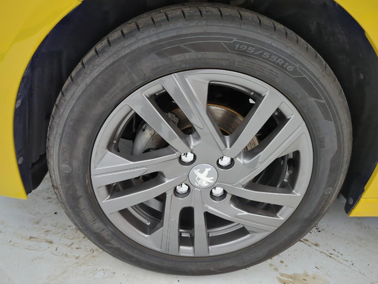 Peugeot 208 puretech 75 s&s bvm5 style — photo 11