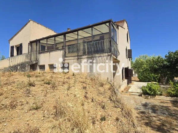 Maison 8 pièces 321 m²