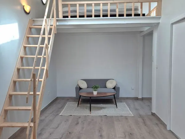 Beau studio meublé proches commerces et gare