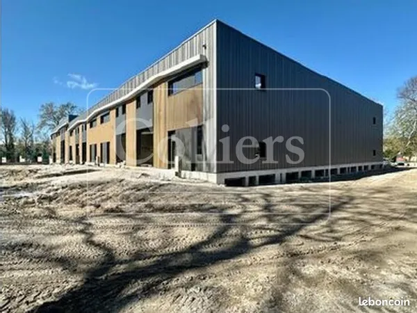 Local d'activité 1 056 m²