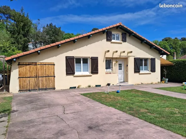 Maison - 5 pièces - 92 m2 - Terrain 590 m2