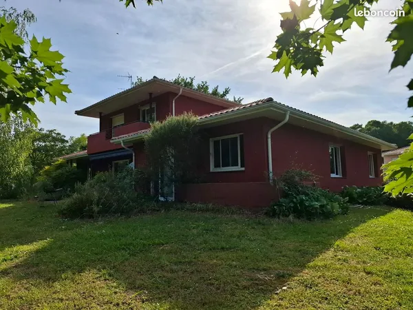 Maison d'architecte en pleine nature proche de tout
