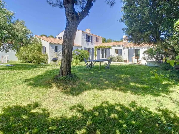A 100m DE LA PLAGE DE LA CLERE - JOLIE VILLA NOIRMOUTRINE AV