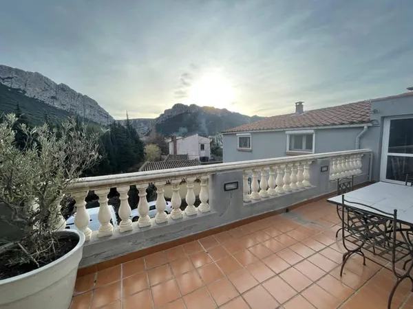 Maison 6 pièces 380 m²