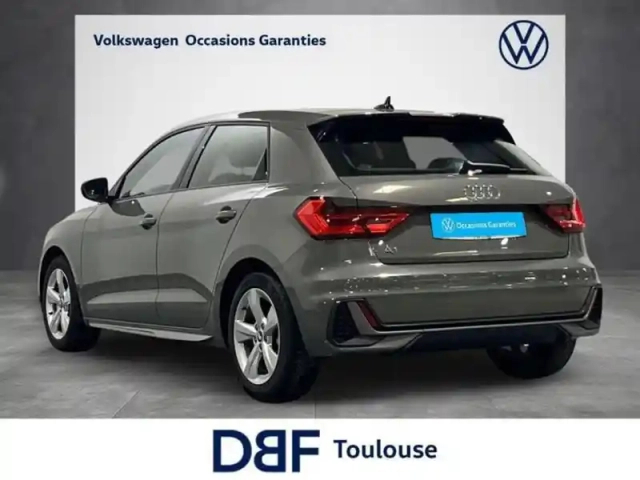Audi A1 30 tfsi 110 ch s tronic 7 s line — photo 3