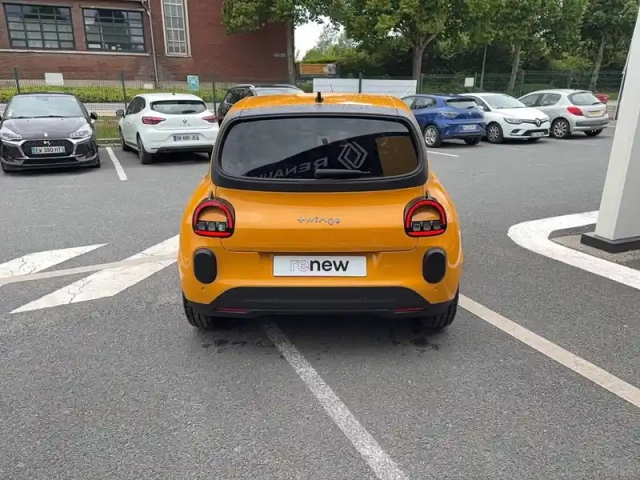Renault Twingo e-tech electrique 80 ch autonomie urbaine — photo 4