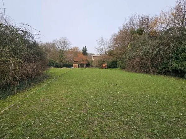 Terrain 2318 m²