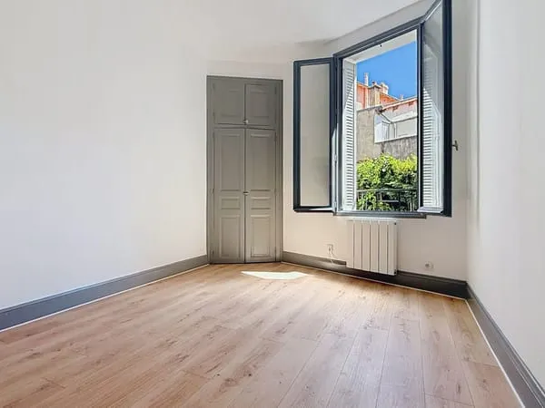 CLERMONT-FERRAND - RUE GUYNEMER - T2 RÉNOVÉ DE 38 M²