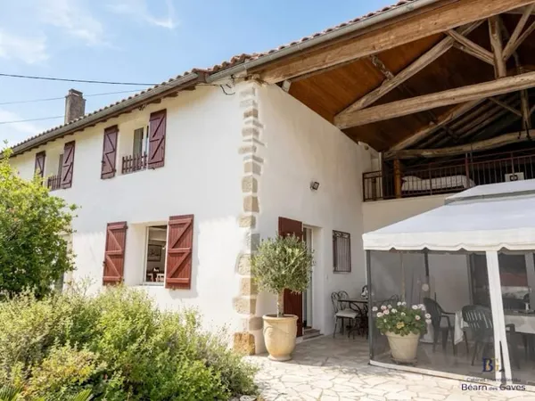 Maison 9 pièces 233 m²