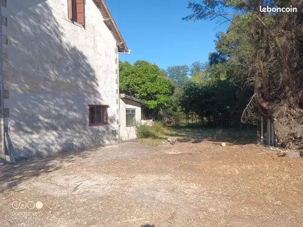 🏡 Maison en pierre 180 m² + 1 hectare + dépendances - Chalais