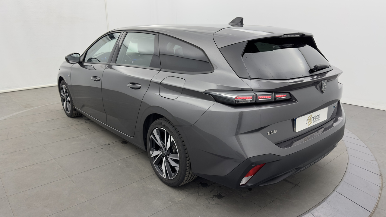 Peugeot 308 SW PHEV 180 e-EAT8 — photo 2