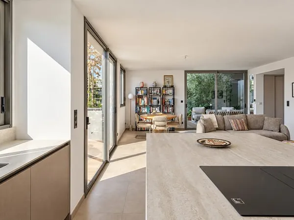 Evanesens, la tour végétale de Port Marianne : duplex avec jardin d'hiver, terrasse et 2 parkings