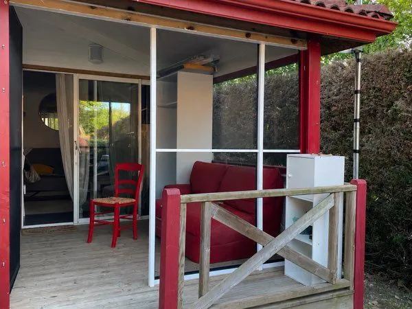 Superbe chalet en bois dans camping tranquille