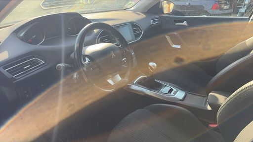 Peugeot 308 1.2 PureTech 130 - Allure Business – 2019 – 120042 km – Essence – Boîte Manuelle — photo 13