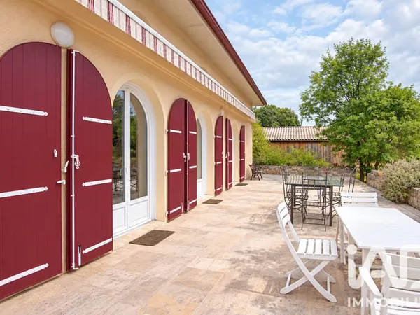 Maison 7 pièces 285 m²