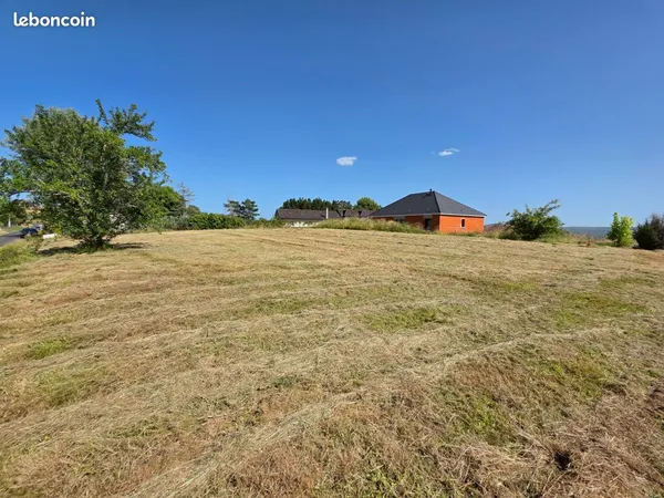 Terrain 1070 m² Saint-Pantaléon-de-Larche